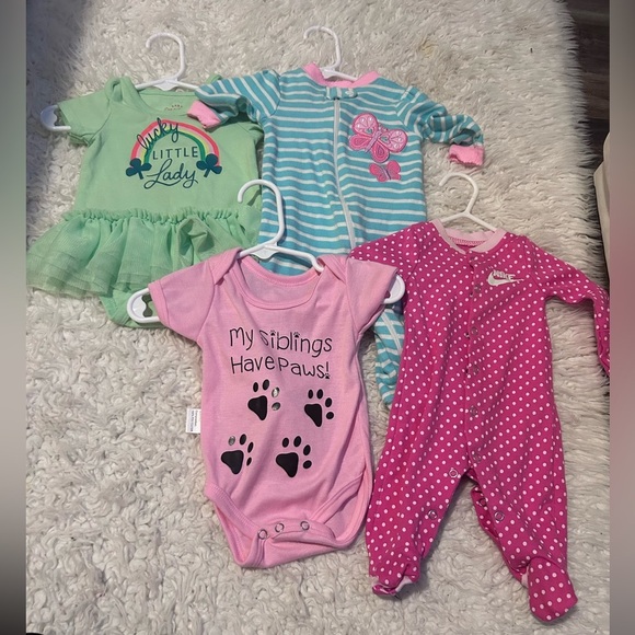 50%off w♥️ 0-3 Month Newborn Baby Girl Bundle Lot 5 sleeper onesie st Patrick - Picture 1 of 11